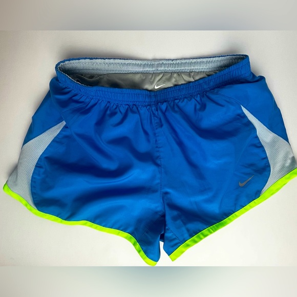 Nike women’s athletic shorts - Picture 2 of 4